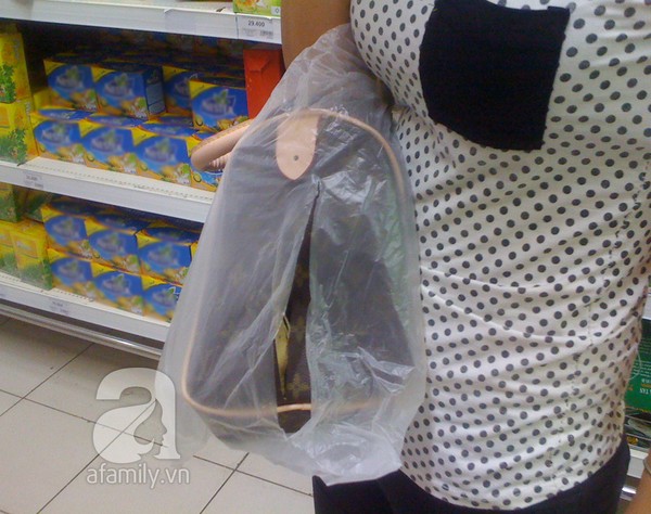 Nhiều khách hàng bị rạch túi, trộm đồ khi mua sắm tại Big C Thăng Long 1