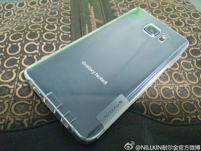 Bản mẫu Galaxy Note 5 từ một nhà sản xuất phụ kiện. Ảnh: Nillkin.