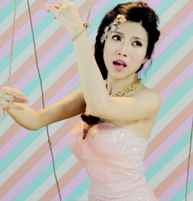 Trong MV ca nhạc At The Top, Trang Pháp diện nhiều trang phục gợi cảm. Một trong số đó là bộ đầm hồng khoe bờ vai thon thả, tuy nhiên phần cúp ngực lại khá rộng so với vòng một. 