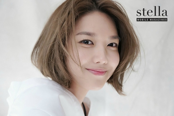Sooyoung khoe mặt mộc, Yuri hóa tiểu thư sang chảnh trên tạp chí - Ảnh 1.