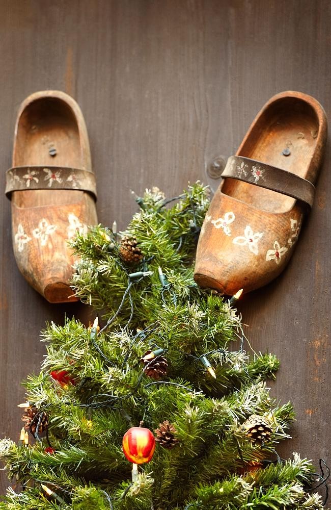 Người Pháp treo giày trong các dịp Giáng sinh để nhận quà từ ông già Noel. Ảnh: 