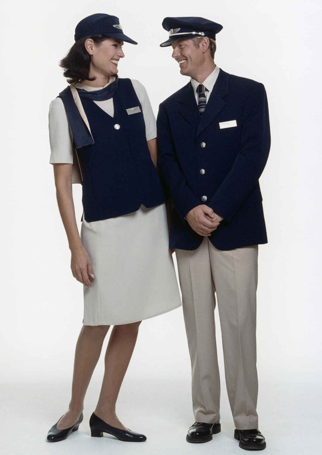 2. Đồng phục hãng SAS Airlines, bán đảo Scandinavia: Thiết kế này không được hiện đại và duyên dáng cho lắm. Nhiều người bình luận rằng đồng phục của hãng giống như trang phục của nhân viên sân golf ở thập niên 80.