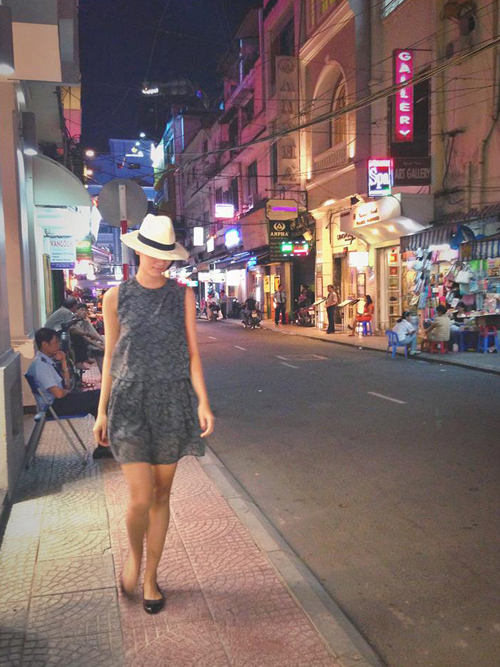 Một vòng street style của sao Việt &amp; thế giới ngày cuối tháng 8 4