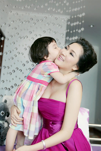 Điểm danh Hoa hậu tài sắc vẹn toàn của showbiz Việt 8
