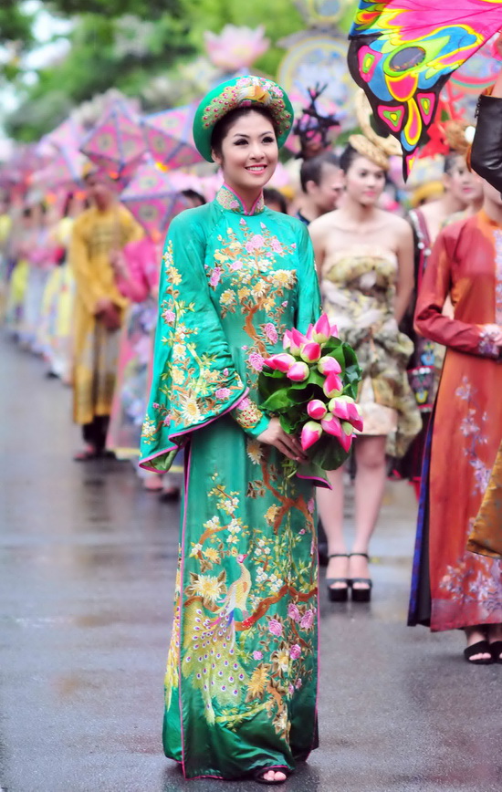 Điểm danh Hoa hậu tài sắc vẹn toàn của showbiz Việt 18