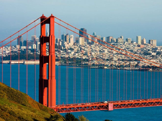 6. San Francisco, Mỹ: Là một thành phố khác của bang California, San Francisco được hình thành trên một bán đảo hình cung, bởi vậy nó được biết đến với cây cầu nổi tiếng Golden Gate hùng vĩ, nhiều kiến trúc ấn tượng và cảnh quan xinh đẹp. Mặc dù cả bang California được bao quanh bởi các dãy núi cao, nhưng San Francisco rất khó để bảo vệ bởi địa hình và nguy cơ nước biển dâng cao. 
