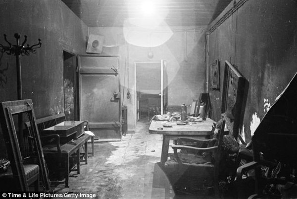 &#10;Hầm trú ẩn nơi vợ chồng Hitler sống những ngày tháng cuối đời trước khi tự sát.