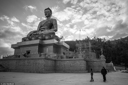 Cung&#10;điện của quốc vương Bhutan nằm ở thủ đô Thimpu được xây dựng từ năm 1953.