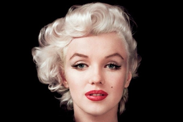 Huyền thoại sắc đẹp của điện ảnh Marilyn Monroe đã ra đi 36 năm và suốt từ đó đến nay, những câu chuyện về bà không bao giờ kể hết. Điều khiến nhiều khán giả trố mắt ngạc nhiên là nhan sắc vĩnh cữu này không thích tắm nên lúc còn sống, số lần bà tắm ít hơn những người bình thường.