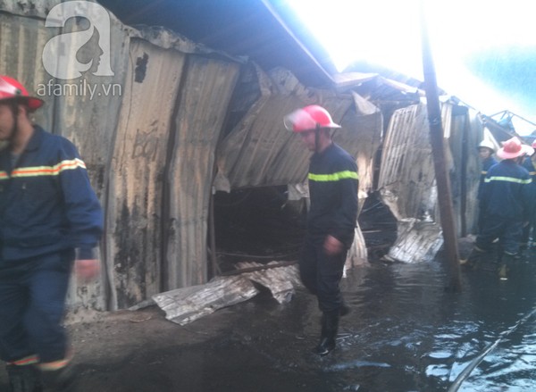 Cháy lớn tại KĐT An Hưng: Lực lượng cứu hỏa lùng khắp không thấy bé 3 tuổi 17