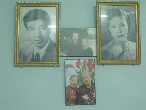 Ảnh lưu niệm của vợ chồng NSND Trịnh Thịnh tại nhà riêng. Ảnh: Trung Qp.