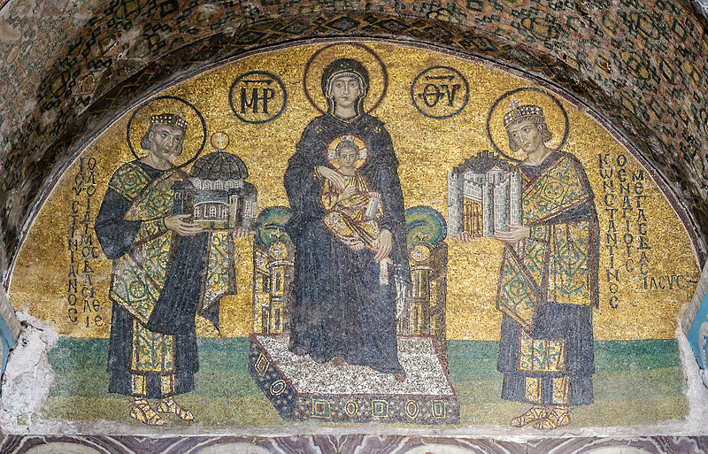 Đức mẹ Maria cùng Chúa hài đồng, đứng hai bên là Hoàng đế Constantine I và Justinian I.