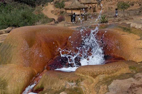 Mạch nước phun lạnh độc đáo ở Madagascar - 5