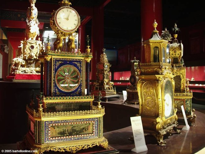 16. Bảo tàng ở Tử Cấm Thành có một trong những bộ sưu tập đồng hồ cơ thế kỷ 18-19 lớn nhất thế giới, với hơn 1.000 chiếc được chế tác tại cả Trung Quốc và nước ngoài. 