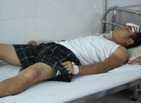 Anh Nguyễn Đức Vui đang được điều trị tại Bệnh viện Đà Nẵng