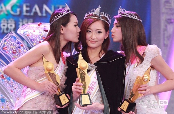 Hoa hậu châu Á gần như khỏa thân trên sân khấu 5