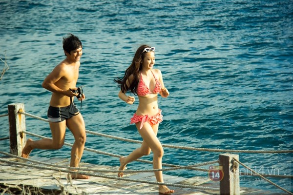Angela Phương Trinh mặc bikini đuổi bắt với bạn trai 1