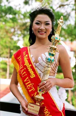 Điểm danh Hoa hậu tài sắc vẹn toàn của showbiz Việt 6