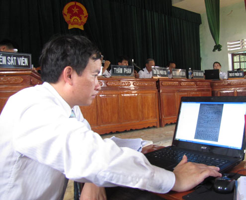 Luật sư Nguyễn Trọng Điệp, Phó chủ nhiệm đoàn luật sư Nghệ An. Ảnh: Nguyên Khoa