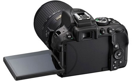 Mặt trước và mặt sau của Nikon D5300